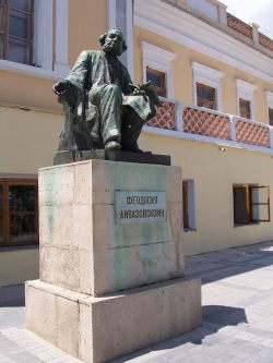 Феодосия, памятник Айвазовского у картинной галереи.