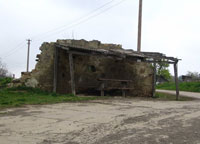 Разрушенная автобусная остановка в Клиновке