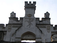 Руины замка Монжене в Джалмане