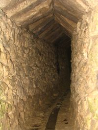 Водосборная галлерея родника Юсуп-чокрак - подземный туннель длиной 28 метров. Чудо крымской древней гидроархитектуры