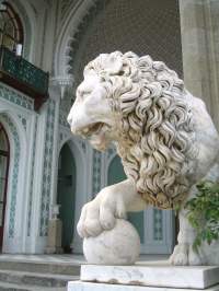 Воронцовский дворец, южный вход, фигура льва