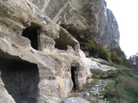 Качи-Кальон, искуственные пещеры