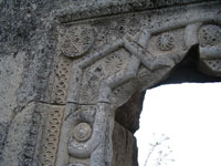 Мангуп, деталь резного каменного узора Цитадели